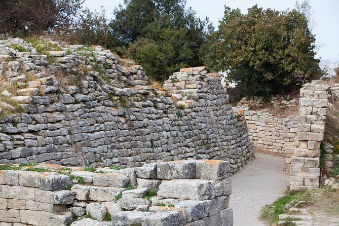 2-Days Gallipoli Troy Pergamon Acropolis Tour From Istanbul to Kusadasi - Overnight hotel makes the rest of the trip realistic