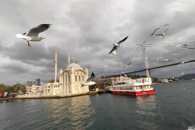 2-Hour Bosphorus Cruise in Istanbul with Guide - A sunset cruise that works as your Istanbul quick-start
