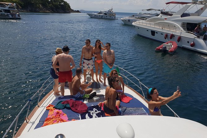 2 - Hours Bosphorus Yacht Cruise - Beylerbeyi Palace on the Asian shore: elegance with a clear function