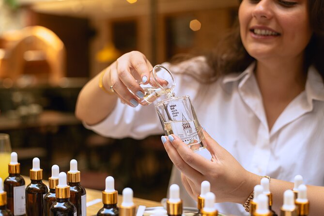 2 Hours Perfume Making Workshop in Istanbul - The scent session: testing 50+ ingredients and building your blend