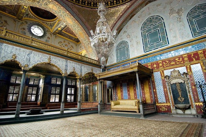 2-Nights Stay in Istanbul including the Highlight Tour of Istanbul - Day 2: Topkapi, Hagia Sophia, Blue Mosque, Hippodrome, Grand Bazaar