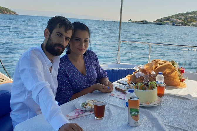 8-Hours Private Swimming Luxury Yacht Cruise to Princes' Island - The onboard meal plan: breakfast, tea, water, and what it means