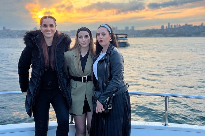 Afternoon Bosphorus Cruise Luxury Yacht with Professional Guide - Rumeli Hisarı: the fortress that grabs the narrowest point