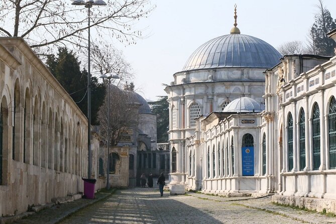 Asian Side of Istanbul: Uskudar and Kadikoy Full Day Walking Tour - Lunch in Üsküdar and the market-life detour