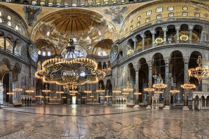Best Istanbul tour with private guide by skipping ticket line - Topkapi Palace gems and the Sacred Relics stop
