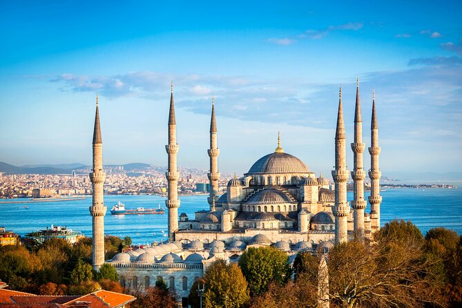 Best of Istanbul: Basilica Cistern - Blue Mosque - Grand Bazaar - Sultanahmet District and Sultanahmet Square: Hagia Sophia Views on a Time Budget