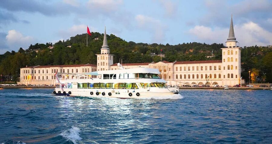 Best of Istanbul in 1 Day: Guided Tour with Bosphorus Cruise - Blue Mosque and Sultanahmet Square: the Ottoman face of Istanbul
