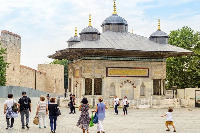 Blue Mosque, Hagia Sophia, Topkapı Palace & Grand Bazaar Tour - Topkapi Palace Museum: imperial power, plus another extra fee