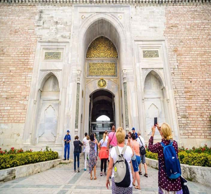 Blue Mosque, Hagia Sophia, Topkapı Palace &Grand Bazaar Tour - Who this 8-hour loop fits best
