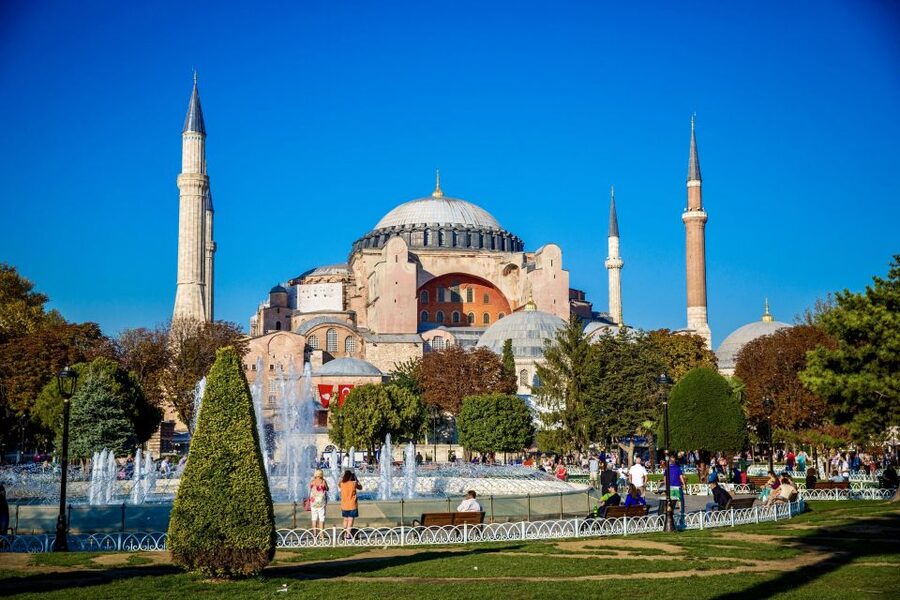 Blue Mosque, Topkapı Palace and Harem Guided Tour - Hagia Sophia: a quick look that sets the context