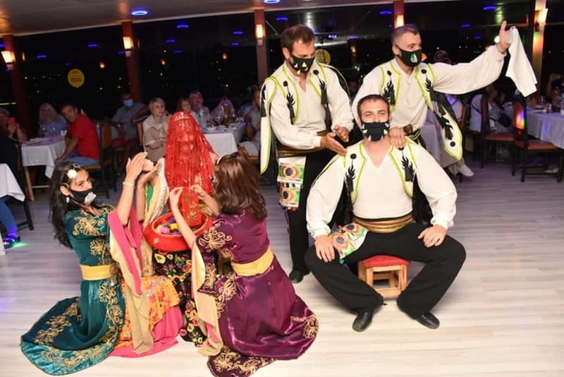 Bosphorus Dinner Cruise & Turkish Night with Live Shows - Choosing Your Dinner: Chicken, Fish, or Vegetarian