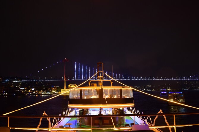 Bosphorus Dinner Cruise with Folk Dance and Live Performances - Why an Istanbul Bosphorus dinner cruise feels different at night