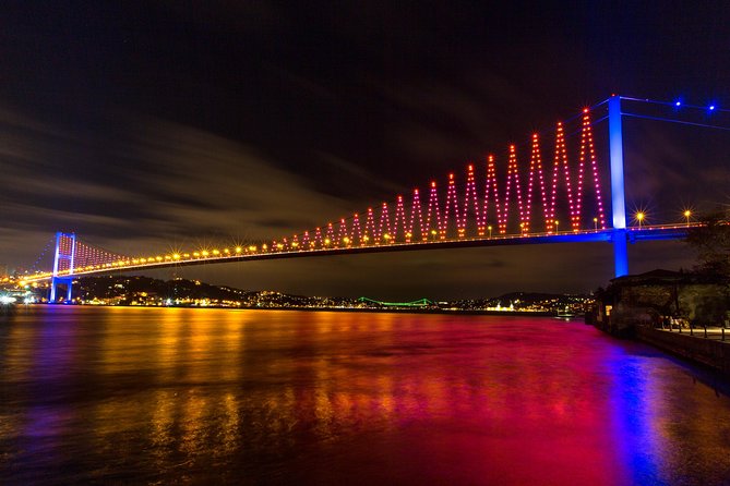 Bosphorus Dinner Cruise with Folk Dance and Live Performances - Beylerbeyi Palace and Maiden’s Tower, where the night photos usually happen