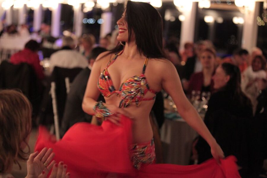 Bosphorus Dinner Cruise with Live Performances Experience - Live performances: tambourine, henna-style moments, folk, and belly dancing