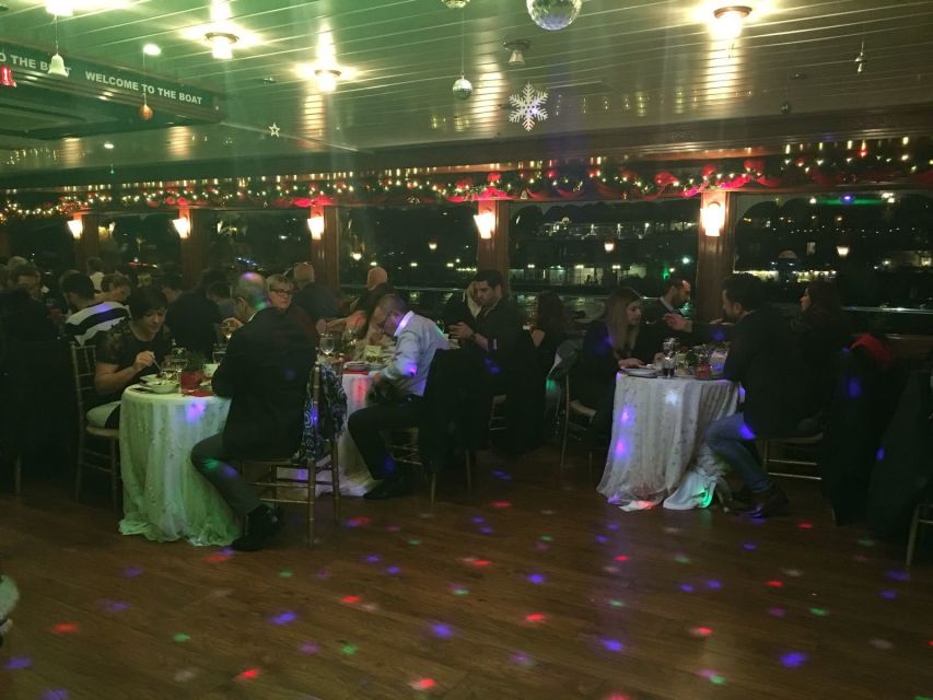Bosphorus Dinner Cruise with Live Performances Experience - The 3-hour Bosphorus cruise: what you get from the water time