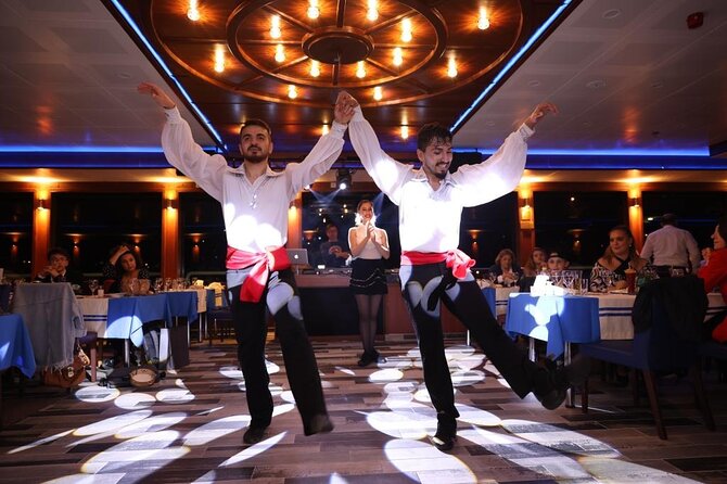 Bosphorus Dinner Cruise with Private Table - Food and drinks: unlimited does not always mean identical for everyone
