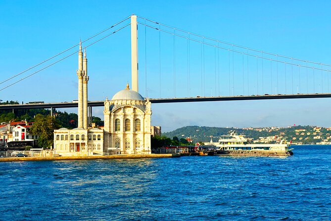 Bosphorus & Golden Horn: Sunset Yacht Cruise with Expert Guide - Topkapi and Galata: Europe’s Old Power Meets Modern Angles