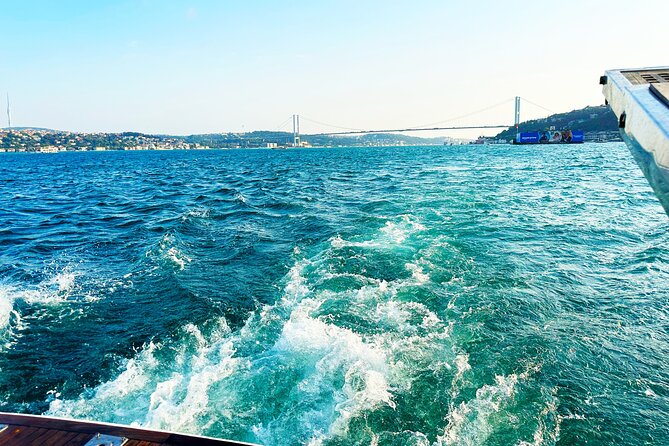 Bosphorus & Golden Horn: Sunset Yacht Cruise with Expert Guide - Golden Horn and the Galata Bridge Connection