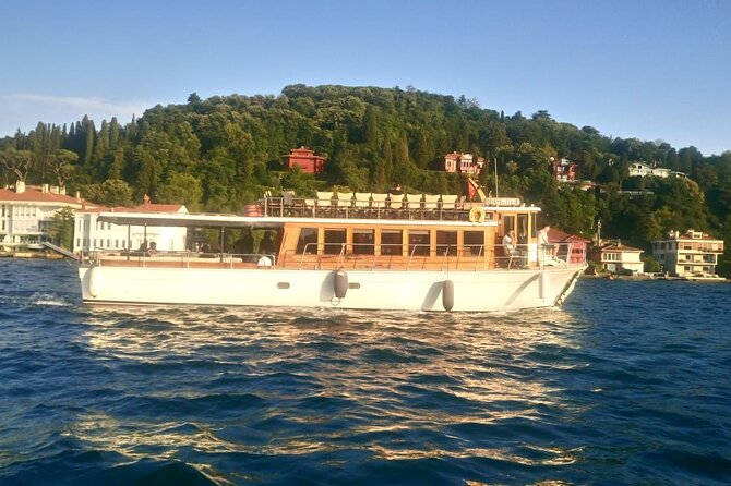 Bosphorus Night Cruise on Luxury Yacht - Bridges and forts: how Istanbul controls the strait