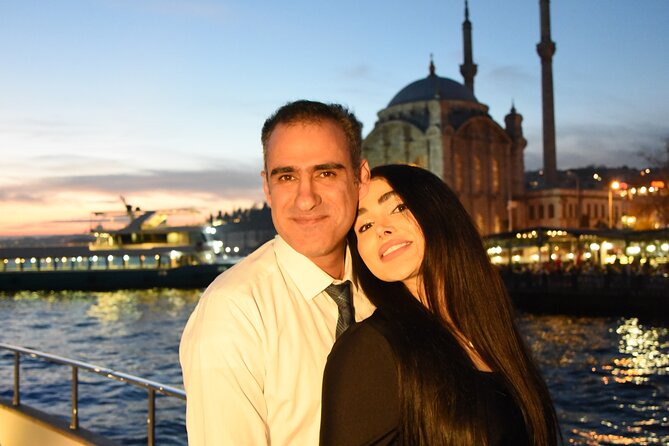 Bosphorus Night Cruise with Luxury Yacht - Ortaköy, the Bosphorus Bridge, and the fun of moving viewpoints