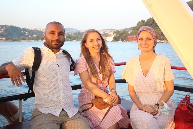Bosphorus Sightseeing Cruise Tour with Audio Guide - Dolmabahçe Area: Palaces, a Mosque Blend, and Waterfront Power