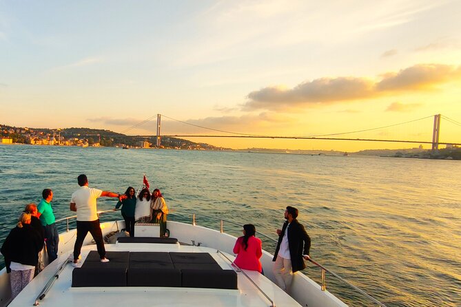 Bosphorus Sunset: An Enchanting Yacht Cruise in Istanbul - Küçüksu, Beylerbeyi, Kuzguncuk, and Üsküdar: palaces and neighborhoods in sequence