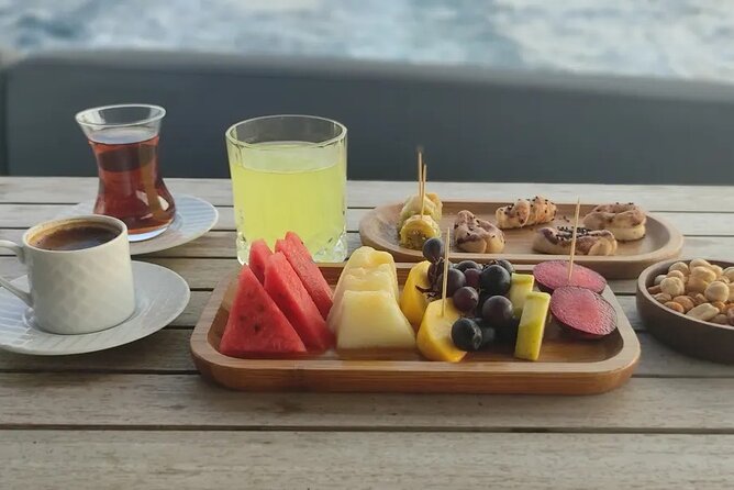 Bosphorus Sunset Cruise on Luxury Yacht with Transfers - The main drawbacks, so you can choose with eyes open