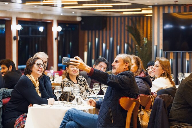 Butalux - Bosphorus Luxury Dinner Cruise - Service reality check: drinks, crowds, and timing