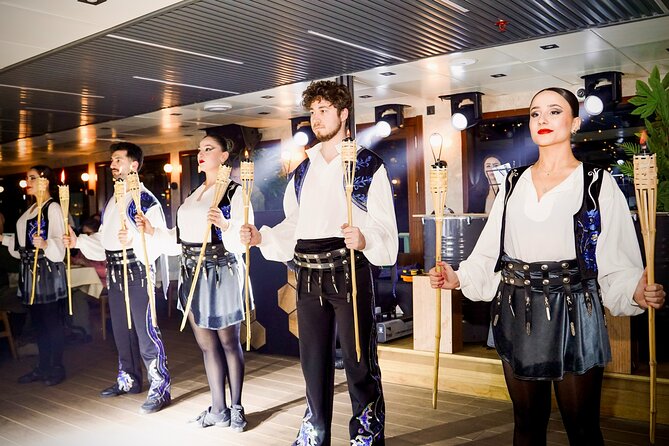 Butalux - Bosphorus Luxury Dinner Cruise - Your dinner setup: what a private table changes