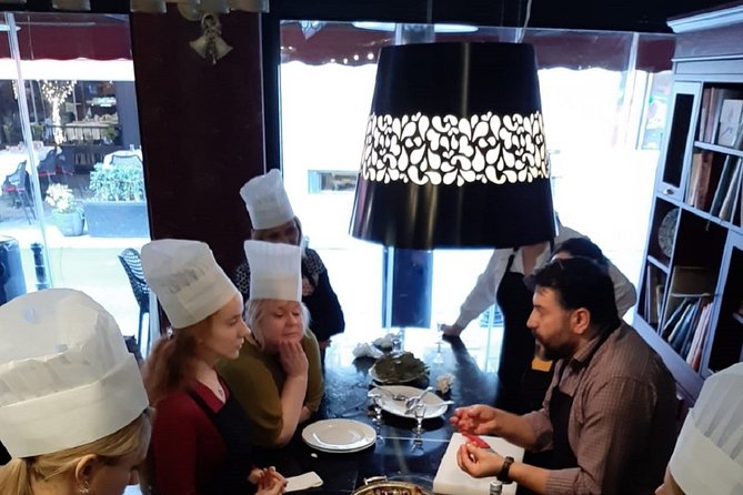 Cooking Class in Turkey From Istanbul - Deraliye Restaurant in Sultanahmet, Why This Location Works
