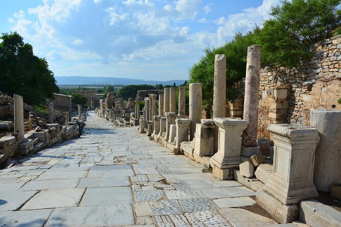 Daily Small Group Ephesus Tour From Istanbul by Flight - Temple of Artemis: one of the seven wonders, and why it matters