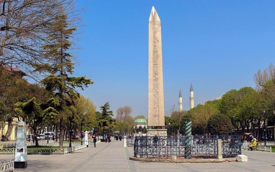 Discover Istanbul Tour: Hagia Sophia to Bosphorus Views - Sultanahmet Square to Hagia Sophia: The Ottoman and Byzantine Power Zone