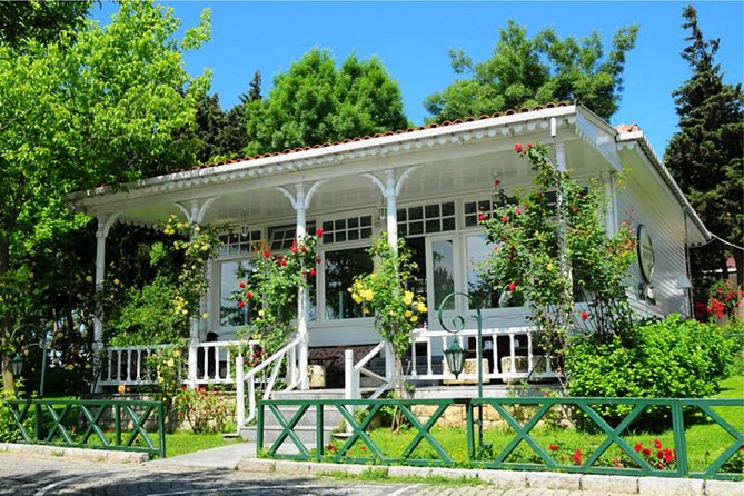 Dolmabace Palace, Bosphorus Boat Tour , Eyüp Sultan Mosque Tour - Eyüp Sultan Mosque: a sacred stop near the Golden Horn