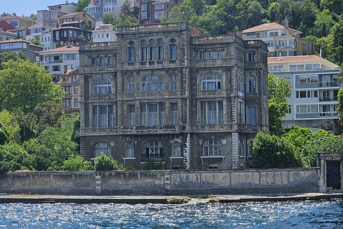 Experience Istanbul: Scenic Bosphorus Cruise with Delicious Lunch - Anadolu Hisarı to Küçüksu Pavilion: Asian Shore Highlights in Order
