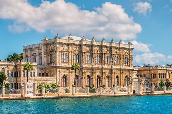 Full Day Cruise Tour in Bosphorus and Two Continents - Dolmabahçe Palace (or Beylerbeyi): chandelier and palace rules