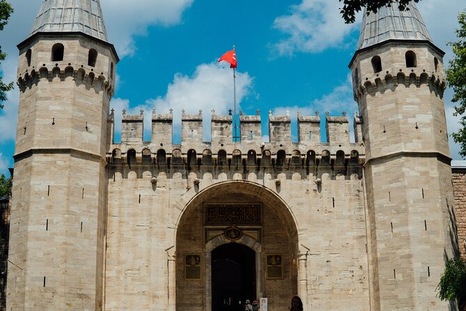 Full-Day Istanbul Old City Walking Tour - Stop 2: Blue Mosque tiles, the six minarets, and a grand courtyard