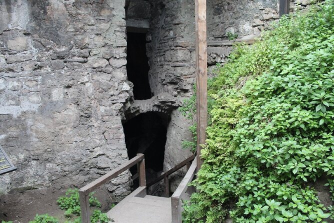 Ghost City istanbul Walking Tour - Theodosius Cistern: Byzantine columns under normal street noise