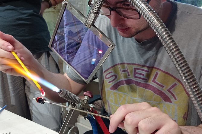 Glass Melting and Shaping with Flame with the Senior Glass Master - Key Points Before You Go