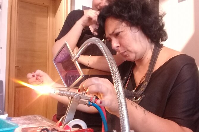 Glass Melting and Shaping with Flame with the Senior Glass Master - The Senior Glass Master, Gamze and Eyüp’s Teaching Style