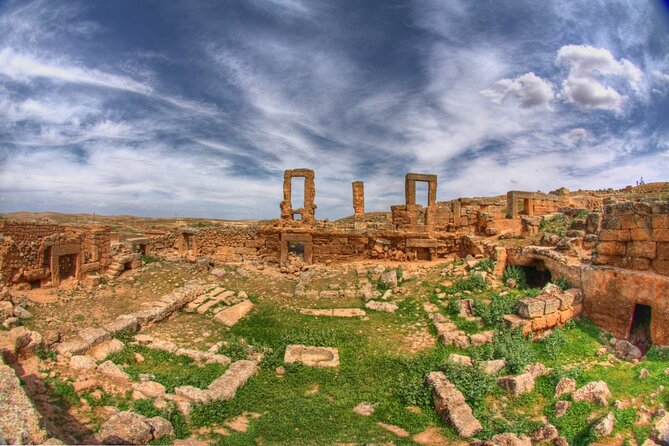 Göbekli Tepe & Şanlıurfa City Tour 2 Days 1 Night From Istanbul - Day 2 in Harran: caves, castle walls, and culture houses