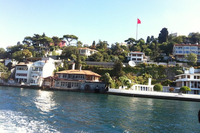 Golden Horn and Bosphorus Boat Tour in Istanbul - The Group Size, Pace, and Why Timing Matters Here