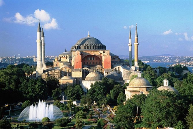Guided Hagia Sofia, Blue mosque, Basilica Cistern skip lines tour - Blue Mosque (Sultanahmet): a still-active 17th-century stop