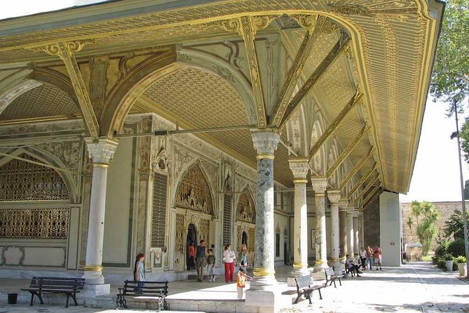 Guided Topkapi Palace & Harem- Skip-the-Line with SMALL GROUP - The meeting point: where calm goes to live or die