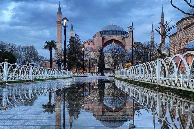 Hagia Sophia, Blue Mosque & Basilica Cistern tour - Meeting point and the 9:00 am start you can actually use