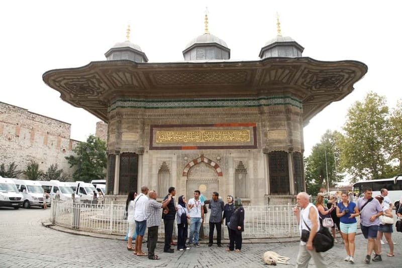 Hagia Sophia & Blue Mosque Half-day Guided, Small Group Tour - Getting oriented fast in Sultanahmet Square