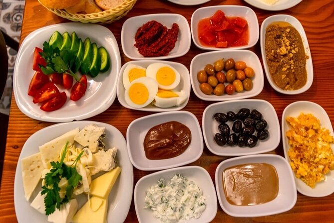 Half-Day Istanbul Private Food Tour & Culinary Experience - Guides and how the experience comes alive