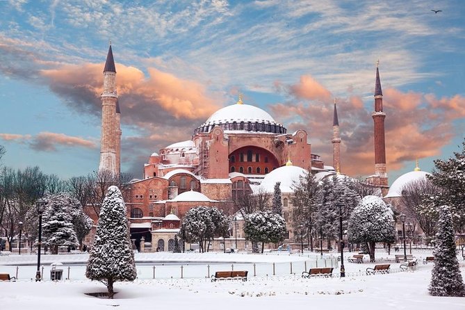 Imperial Istanbul Half-Day Tour: Hagia Sophia and Grand Bazaar - Hagia Sophia, from Justinian’s church to an Ottoman mosque (and now museum)