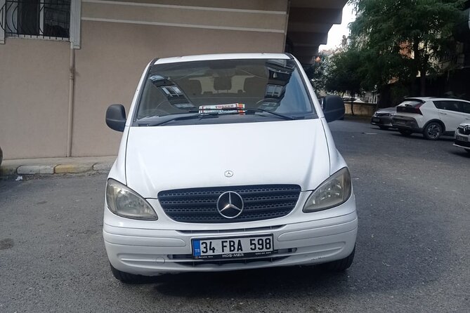 İstanbul Airports Transfer Services (Ceyhan Arslan Travel Agency) - Comfort Matters: Vehicle Comfort and In-Ride Refreshments