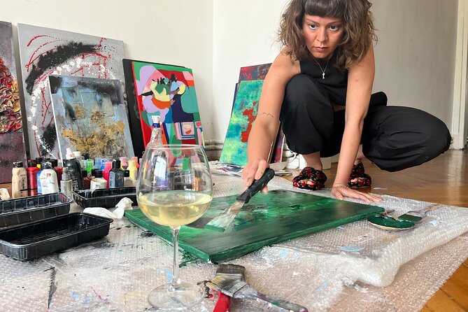 Istanbul Art Escape Wine and Paint at Local's Home - How Ecem teaches abstract painting with Turkish fabrics