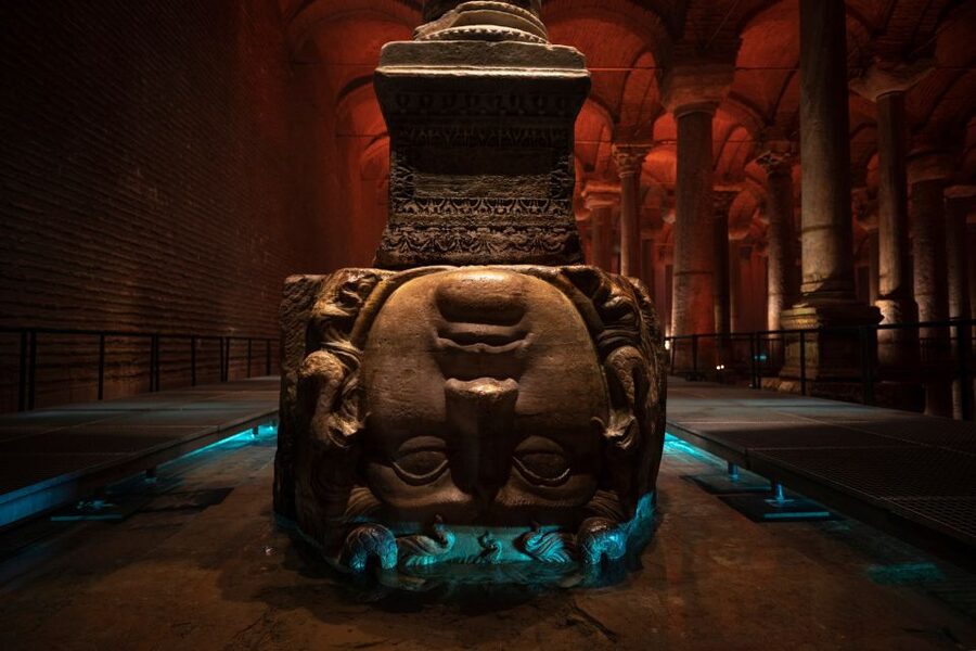 Istanbul: Basilica Cistern Walking Tour with Entry Ticket - How the guide turns stone and shadows into a story